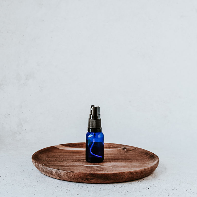 botella de vidrio azul con vaporizador 15ml
